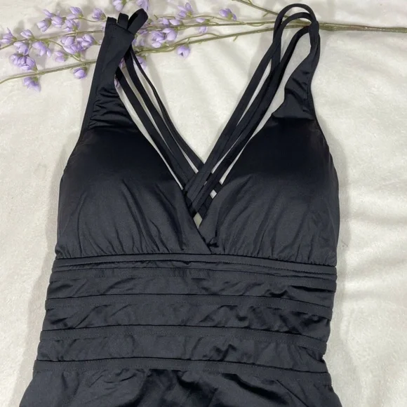 NWT La Blanca Cross Back One-Piece Swimsuit‎ 14 BLK One Pieces